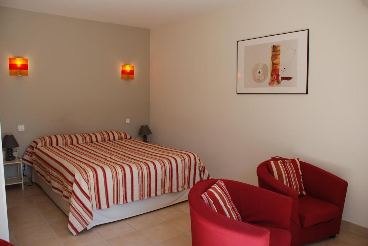 Au Bon Penequet Bed and Breakfast Pujaut Buitenkant foto