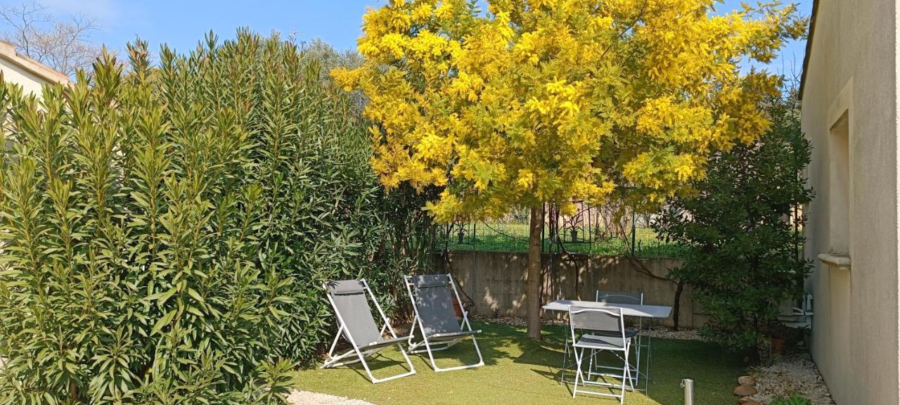 Au Bon Penequet Bed and Breakfast Pujaut Buitenkant foto